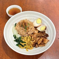 R02 麻油鸡肉香茶饭 SESAME OIL CHICKEN TEA RICE
