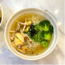 B01 菇菌清香面线汤 ORIGINAL MUSHROOM MEE SUA SOUP