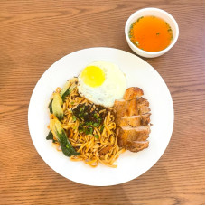 A02 香辣鸡肉葱油面 SPICY CHICKEN ONION NOODLE